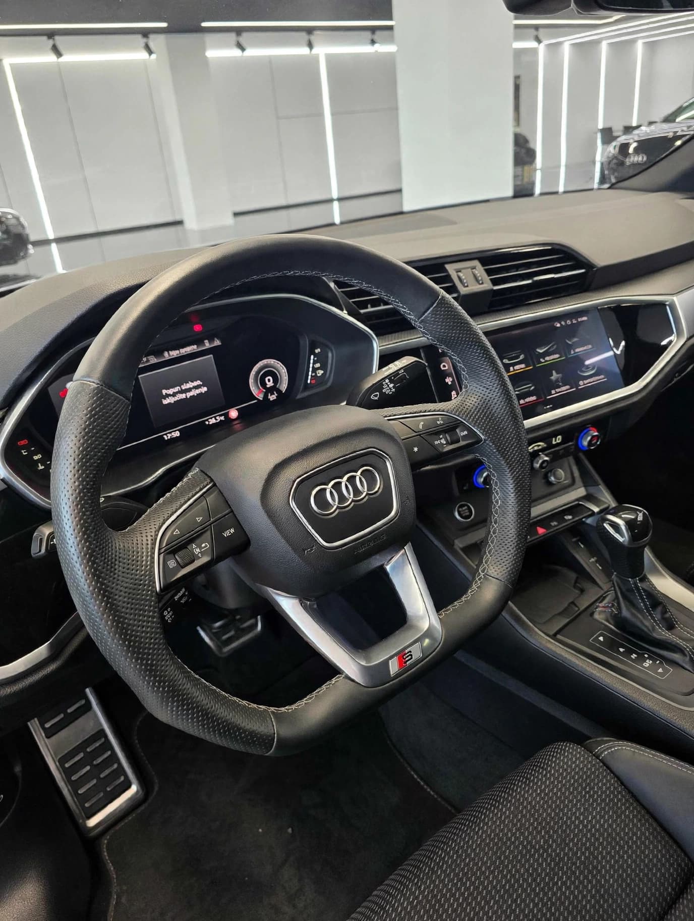 Audi Q3, fotografija 11