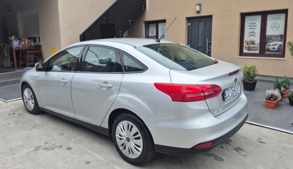 Ford Focus sedan 1.5tdci
