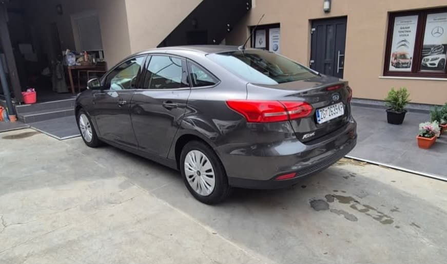 Ford Focus sedan 1.5tdci